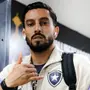 Alex Telles mira Botafogo x Barcelona-EQU: 'Terça-feira é guerra. É o jogo do ano'