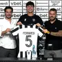 Com a camisa 5 que era de Cristian Medina, Ferraresi é apresentado pelo Botafogo: ‘Serei muito feliz aqui’